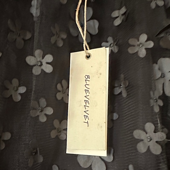 NWT BlueVelvet Black 3D Floral Appliqué Ruffle Strap Camisole - Picture 2 of 4